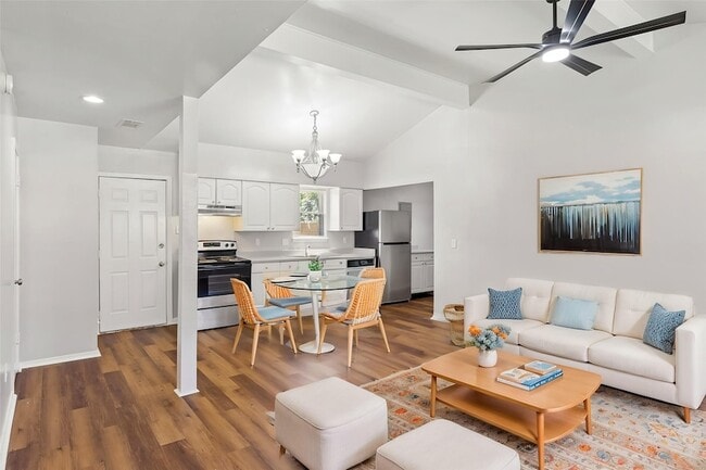 Photo - 1905 Brookview Dr