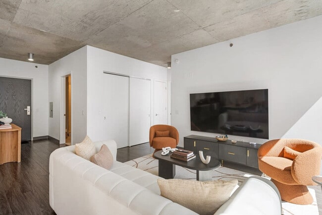 Photo - 215 W Lake St Unit SI ID1029643P