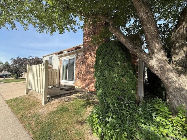 Photo - 15895 Cambridge Dr Unit 1