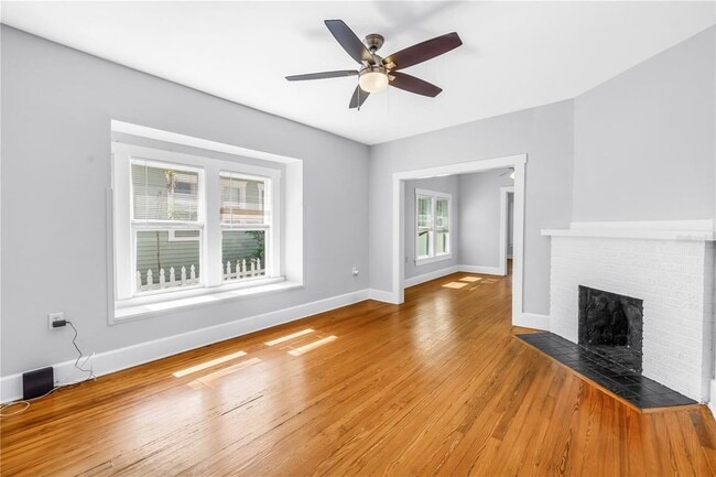 Photo - 116 16th Ave SE