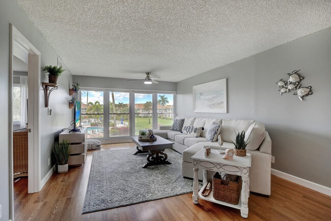 Building Photo - 154 Palm Dr Unit FL2-ID1049699P