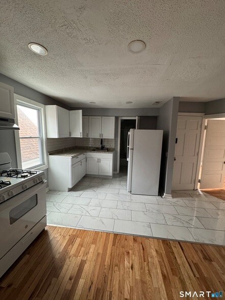 Photo - 232 View St Unit 3