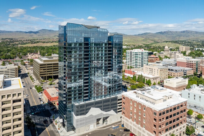 Building Photo - Arthur