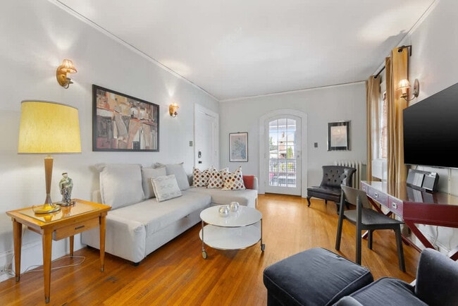 Photo - 536 Hawthorne Ln Unit ID1331058P