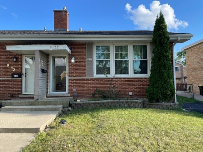 Building Photo - 9137 Barberry Ln