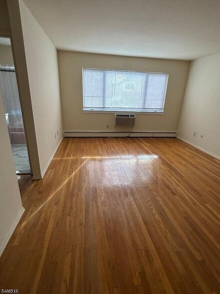 Photo - 573 Broughton Ave Unit 6A