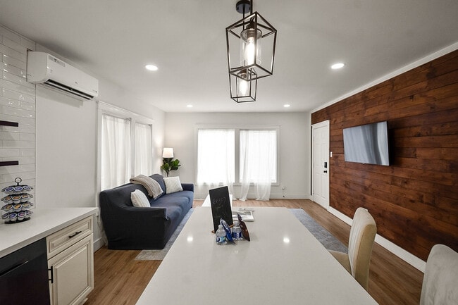 Building Photo - 102 Lockwood Dr Unit SI ID1609775P