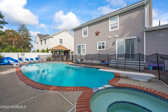 Photo - 7 Linden Ave