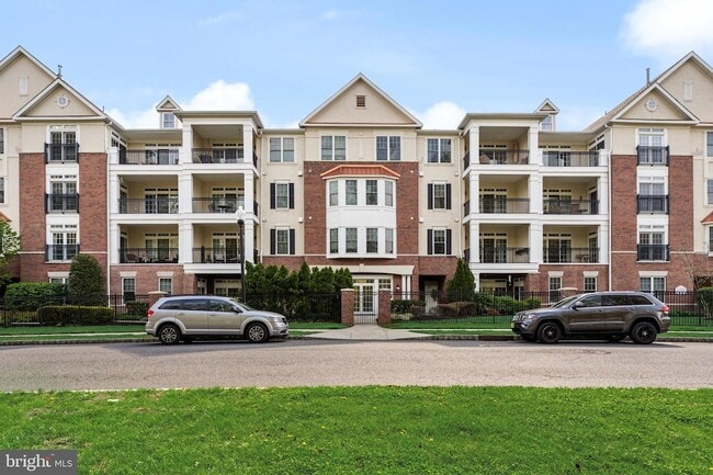 Building Photo - 2022 Crescent Wy Unit C2022