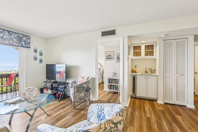 Photo - 880 Jimmy Buffett Mem Hwy Unit FL3-ID1259091P