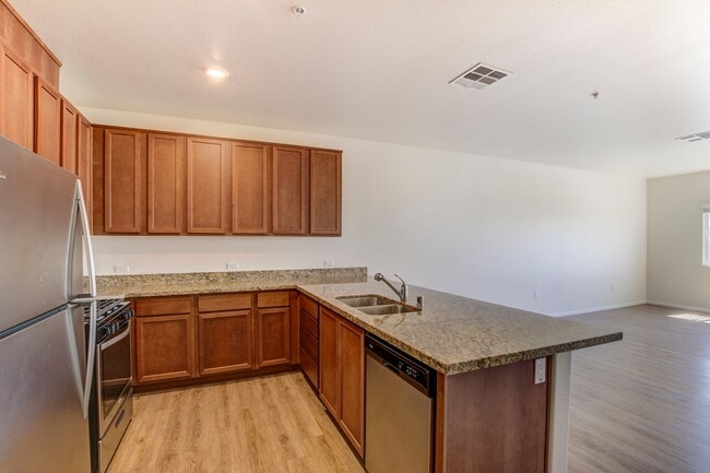 Building Photo - Bella Vita