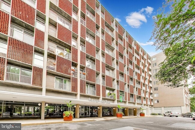 Building Photo - 800 4th St SW Unit S525