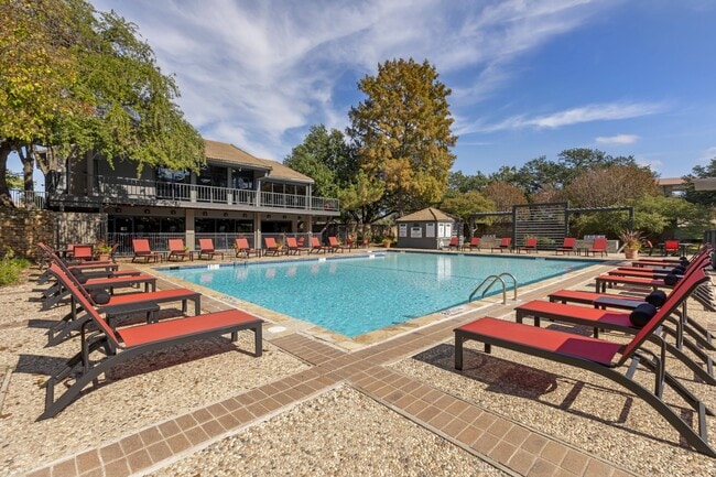 Building Photo - Las Colinas Heights