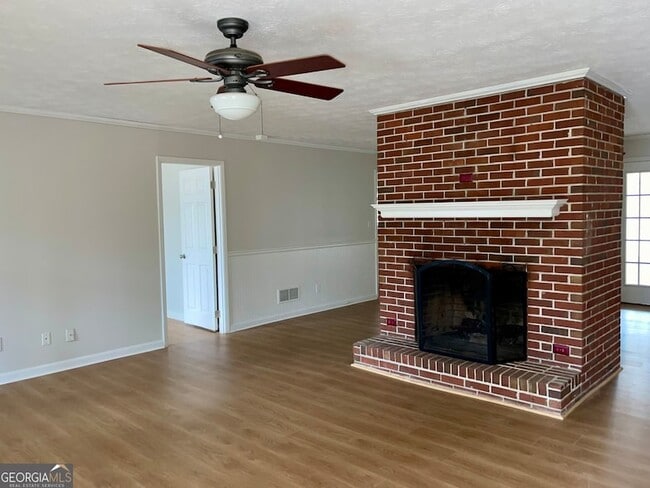 Photo - 764 Hemphill Rd