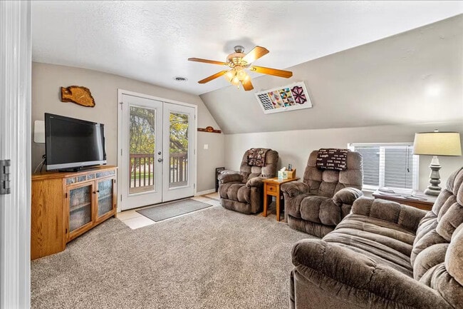 Building Photo - 203 6th Ave S Unit ID1308985P