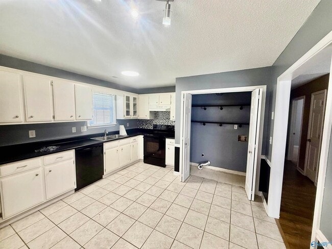 Photo - 1501 Elizabeth Dr SW