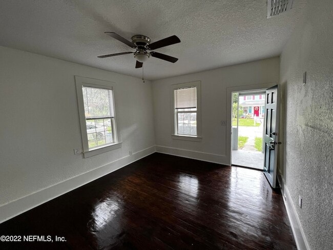 Photo - 1456 E 16th St