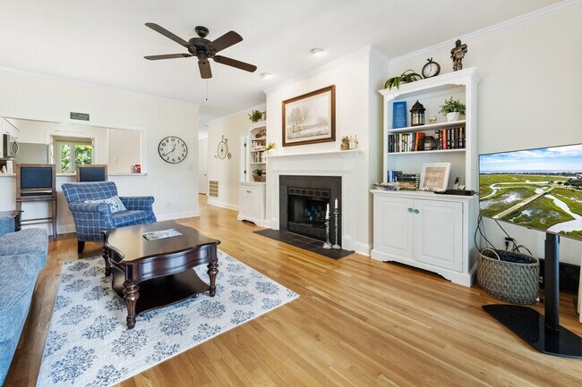 Photo - 235 Golden Bear Dr Unit ID1253461P