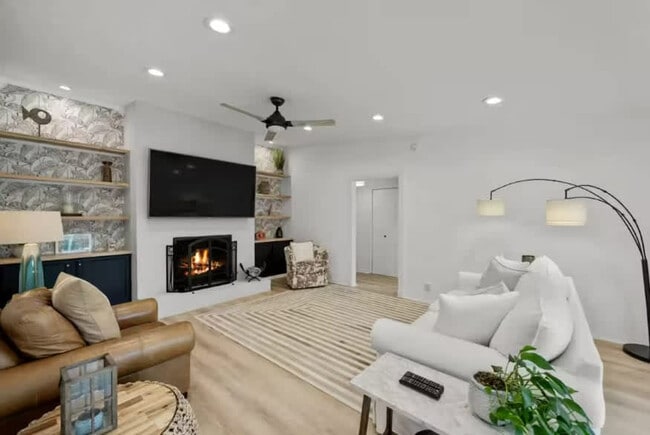 Building Photo - 49 Sandra Dr Unit SI ID1578572P