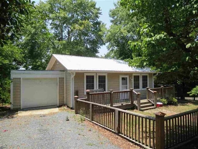 Photo - 305 Summit St