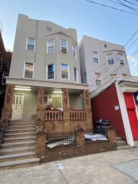 Photo - 233 Avenue East Unit 2