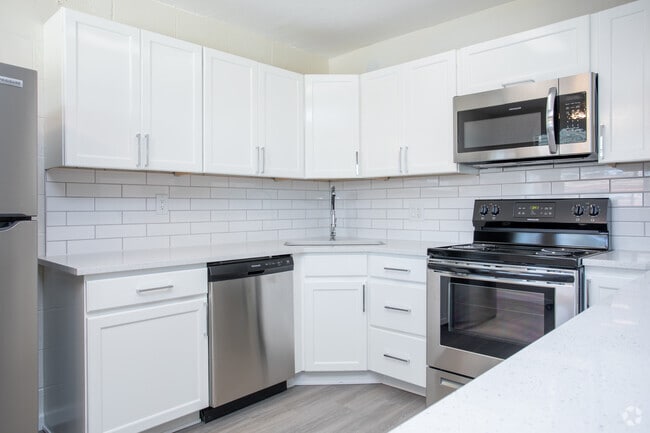 Interior Photo - TRADEWINDS