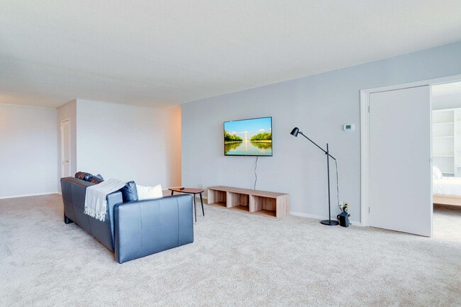 Building Photo - 2111 Richmond Hwy Unit FL9-ID1022400P