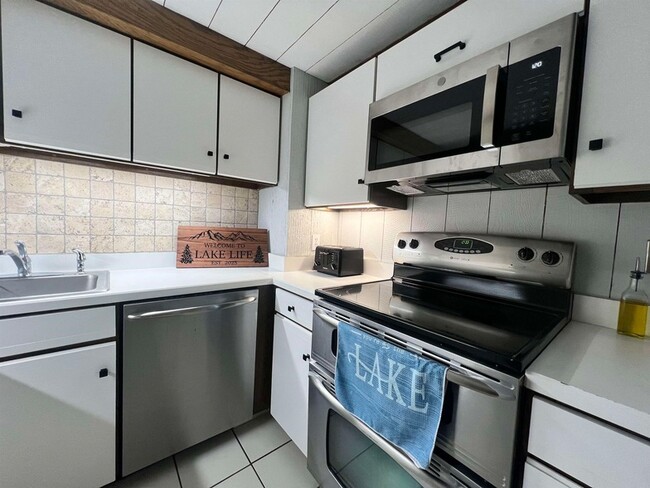 Photo - 112 Greensward Dr