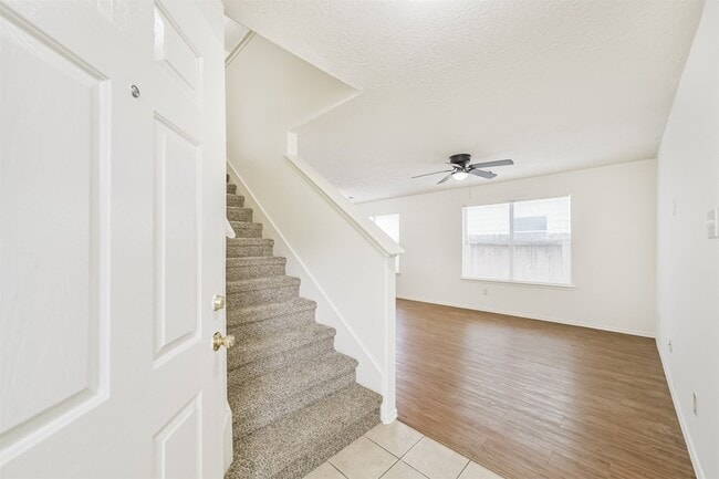 Photo - 33318 Cottonwood Bend