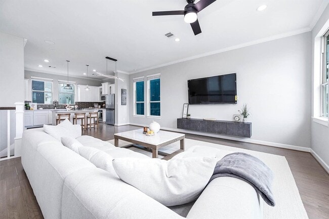 Photo - 2022 Groveland Glen Dr