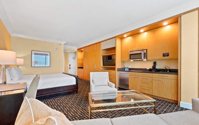 Building Photo - 2000 Fashion Show Dr Unit SI ID1509616P