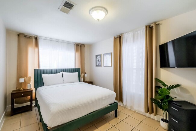 Photo - 1327 W 21st St Unit ID1316409P