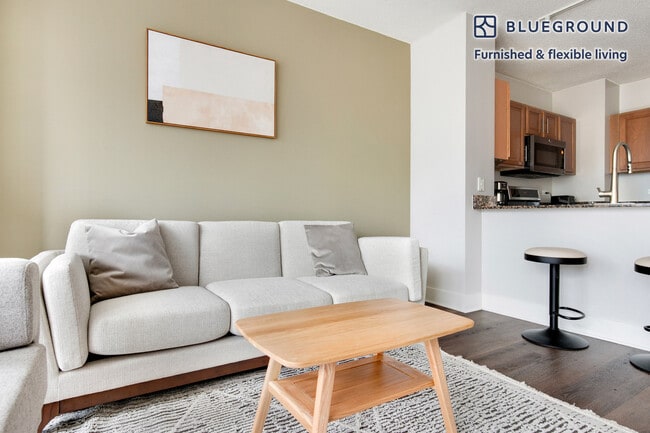 Photo - 300 N Canal St Unit FL17-ID1389