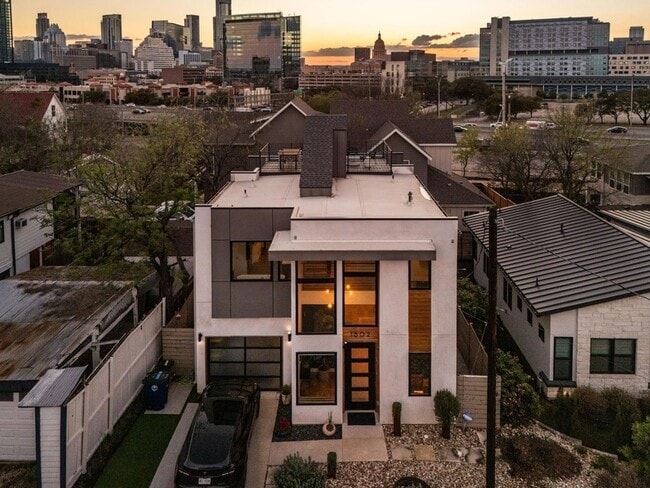 Photo - 1502 Waller St