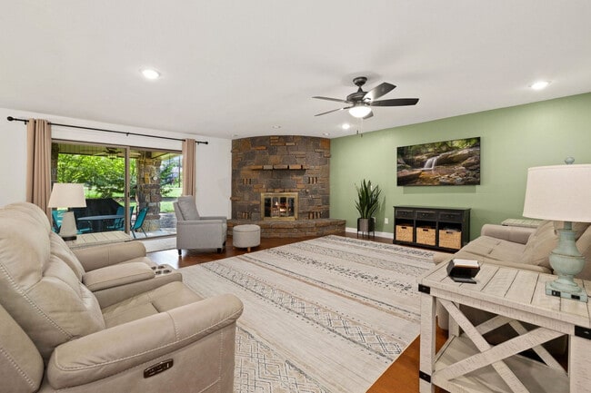 Building Photo - 1 Scotsdale Pl Unit ID1257580P