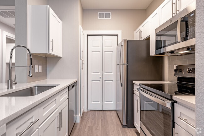 1BR, 1BA - 661SF (A1) - Kitchen - Lakes At Lewisville