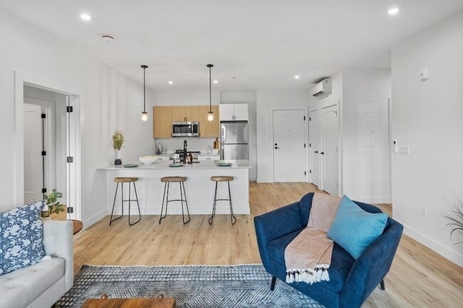 Photo - 635 Main St Unit 212