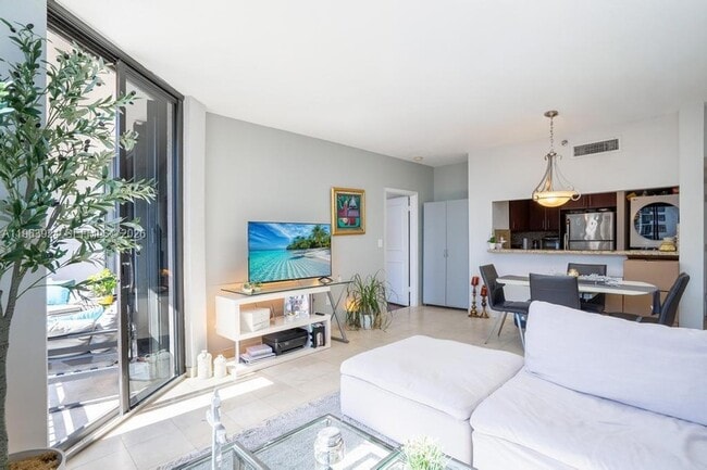 Building Photo - 540 Brickell Key Dr Unit 1619