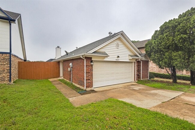 Photo - 945 Ramblewood Dr