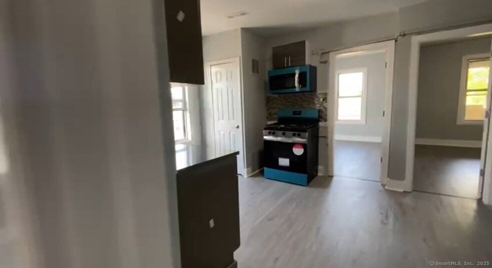 Photo - 782 Hallett St