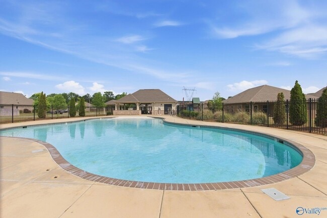 Photo - 102 Derbyshire Dr