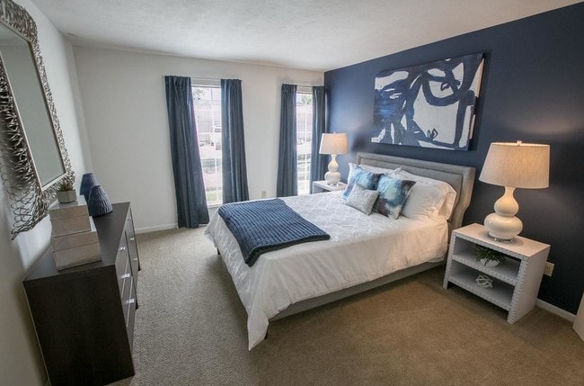 Photo - Lake Forest Apartments