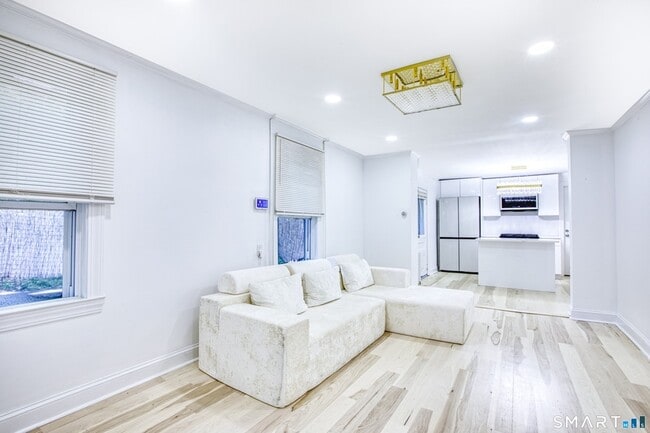 Photo - 115 Wilton Rd