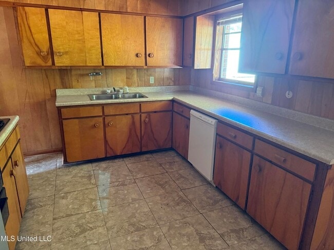 Photo - 2214 Pine Ave