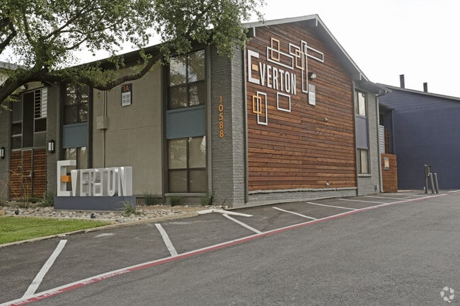 Building Photo - Everton at Bellmar