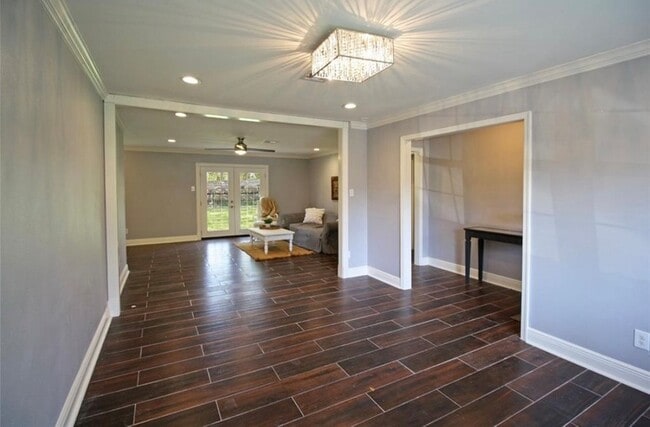 Photo - 6002 Duxbury St