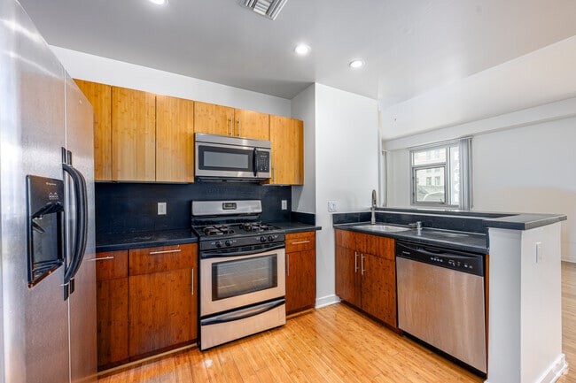 Studio - Kitchen - 4th & Main