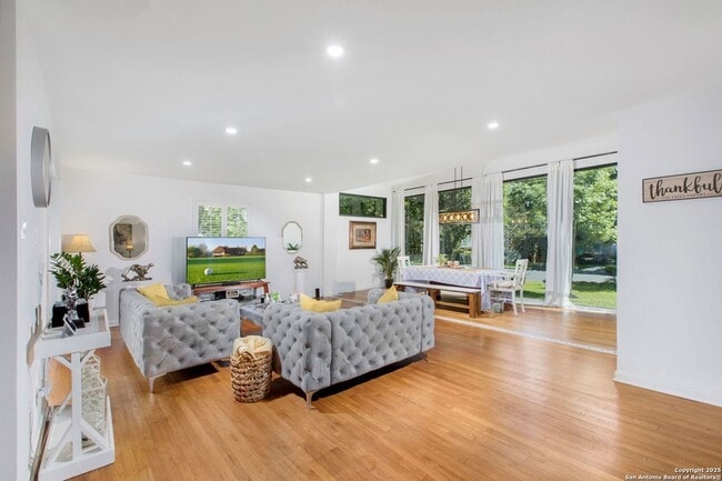 Photo - 423 College Blvd