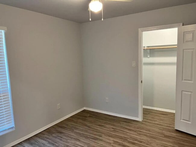 Photo - 8419 10th Pl