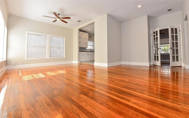 Photo - 410 Kenniston Dr